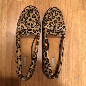 Size 8.5 UO calf hair cheetah print loafers